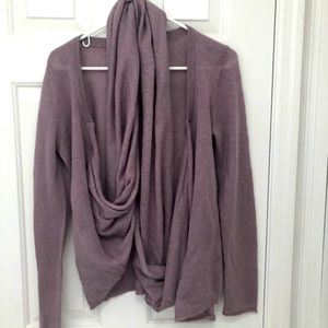 Warm and multi functional sweater in deep lilac !